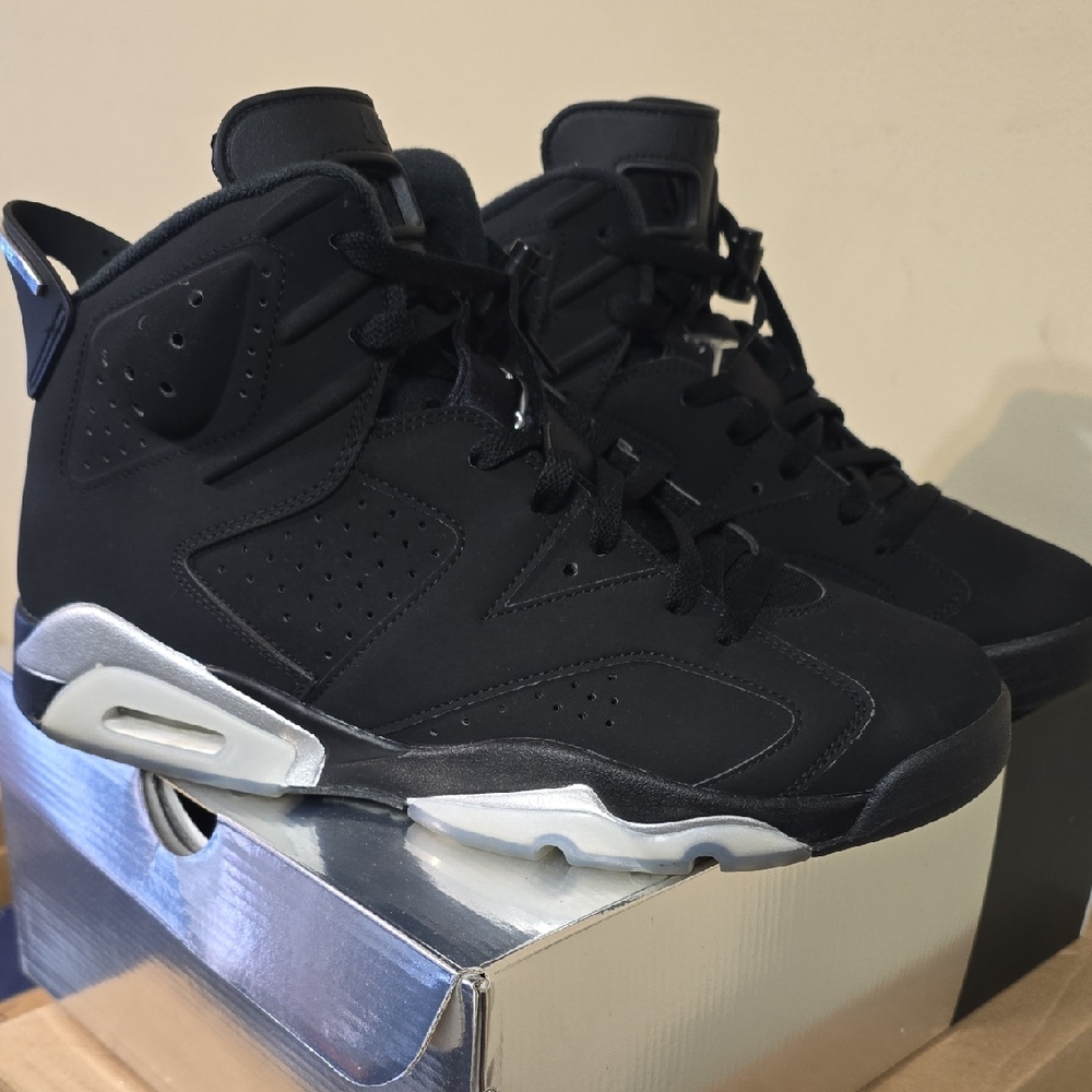 Nike Black and Silver Athletic Shoes